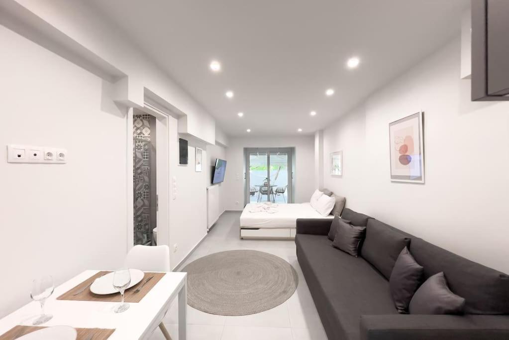 Luxury Studio With Garden Next To Acropolis 아테네 외부 사진