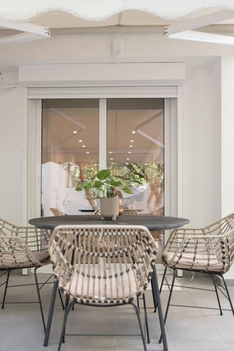 Luxury Studio With Garden Next To Acropolis 아테네 외부 사진