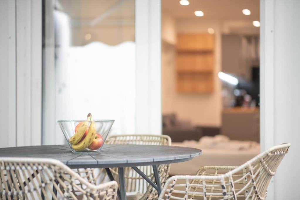 Luxury Studio With Garden Next To Acropolis 아테네 외부 사진